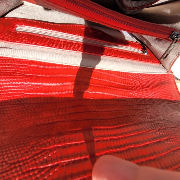 Red purse - Picture 6 of 7